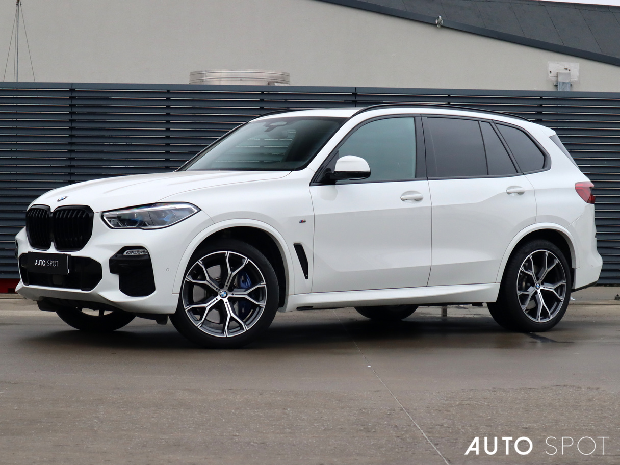 BMW X5 M50i